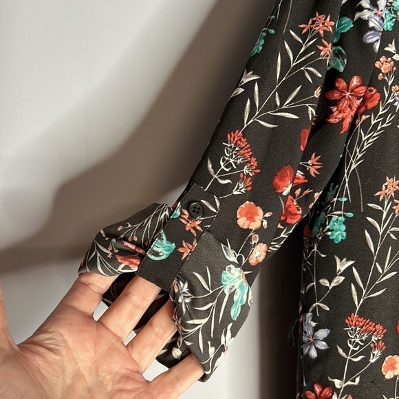 LOFT SMALL BLACK AND FLORAL MIDI LONG SLEEVED DRESS - Picture 4 of 9